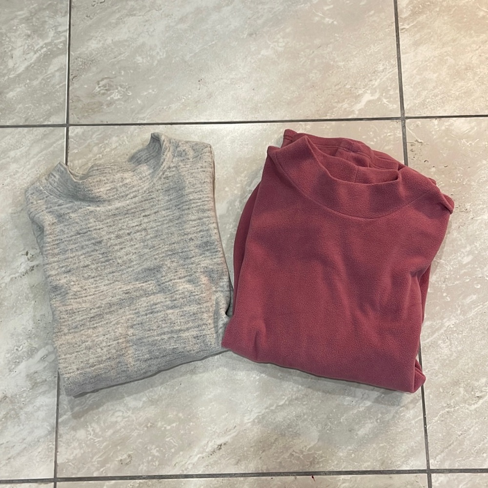 Bundle of two fleece sweaters